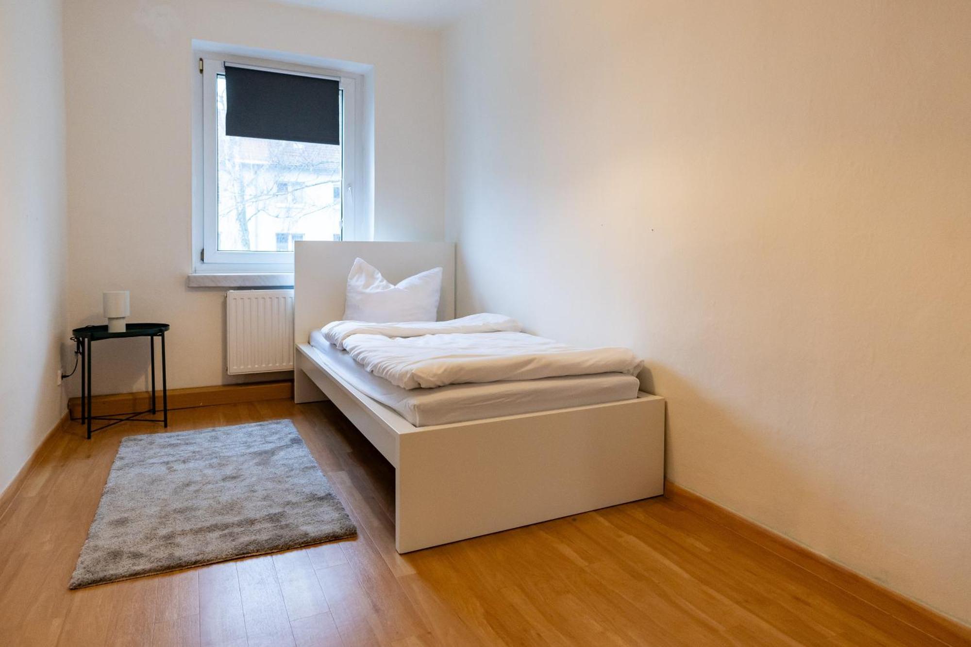 Moderne 4 Zimmer Wohnung Vollausgestattet Und Moebliert Halle  ภายนอก รูปภาพ