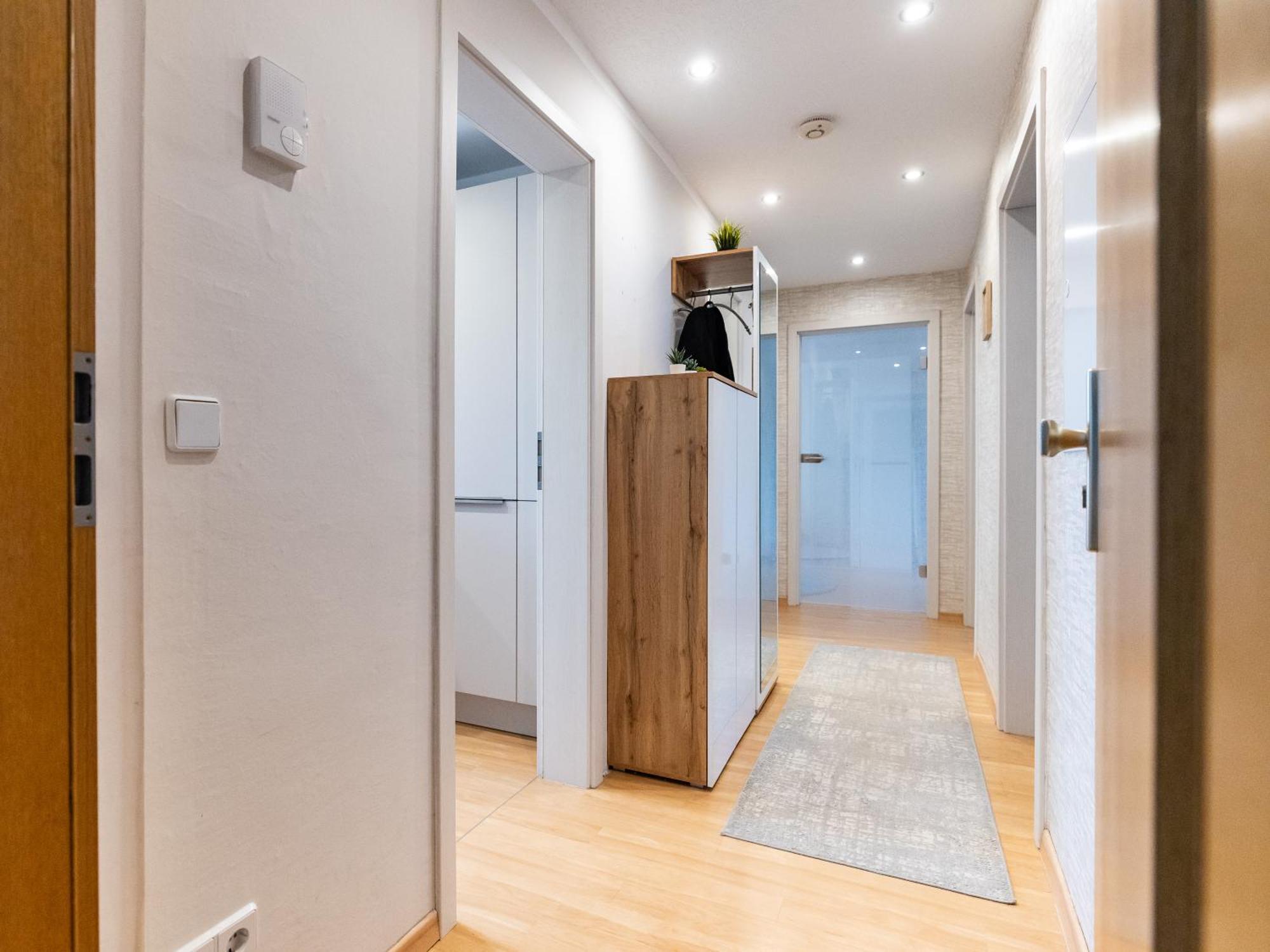 Moderne 4 Zimmer Wohnung Vollausgestattet Und Moebliert Halle  ภายนอก รูปภาพ