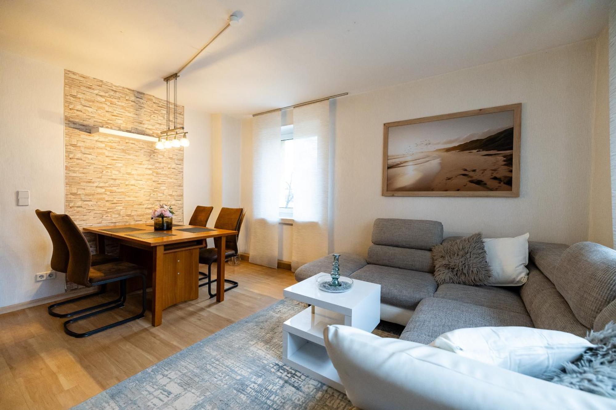 Moderne 4 Zimmer Wohnung Vollausgestattet Und Moebliert Halle  ภายนอก รูปภาพ