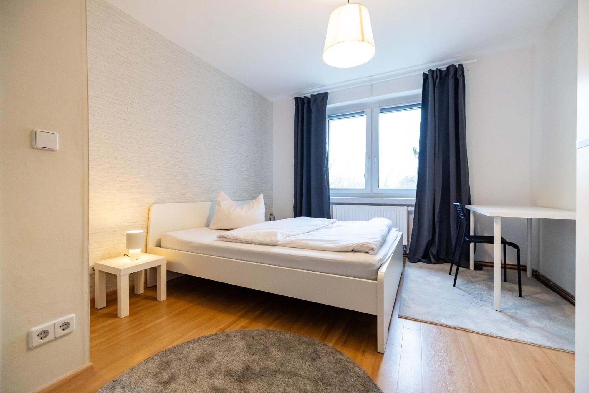 Moderne 4 Zimmer Wohnung Vollausgestattet Und Moebliert Halle  ภายนอก รูปภาพ