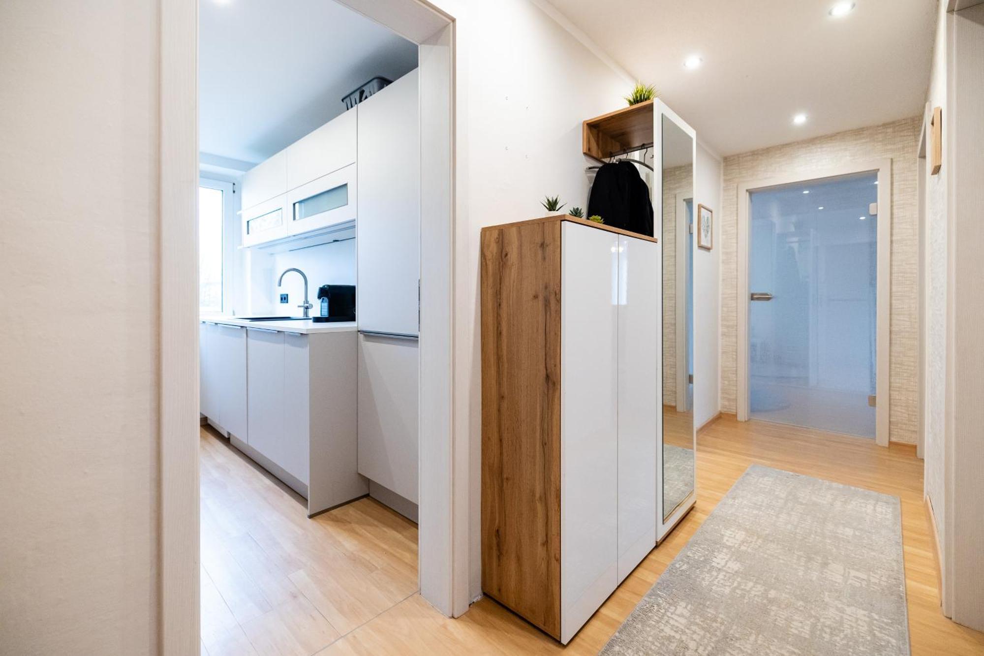 Moderne 4 Zimmer Wohnung Vollausgestattet Und Moebliert Halle  ภายนอก รูปภาพ