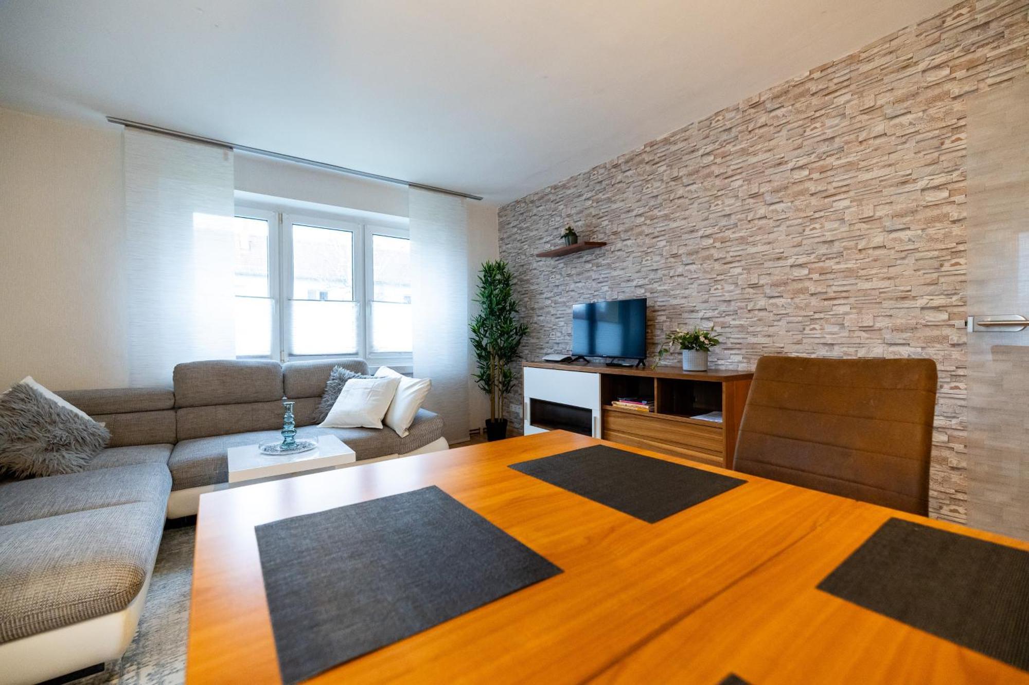 Moderne 4 Zimmer Wohnung Vollausgestattet Und Moebliert Halle  ภายนอก รูปภาพ