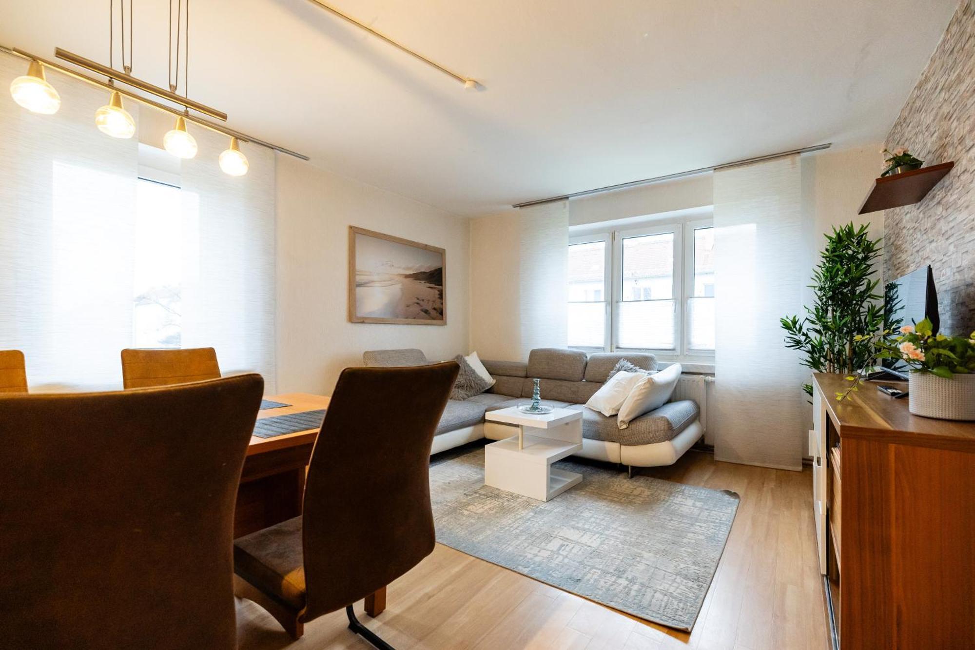 Moderne 4 Zimmer Wohnung Vollausgestattet Und Moebliert Halle  ภายนอก รูปภาพ